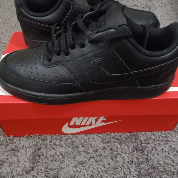 Black Air Force 1  size 8 - Picture 7 of 7